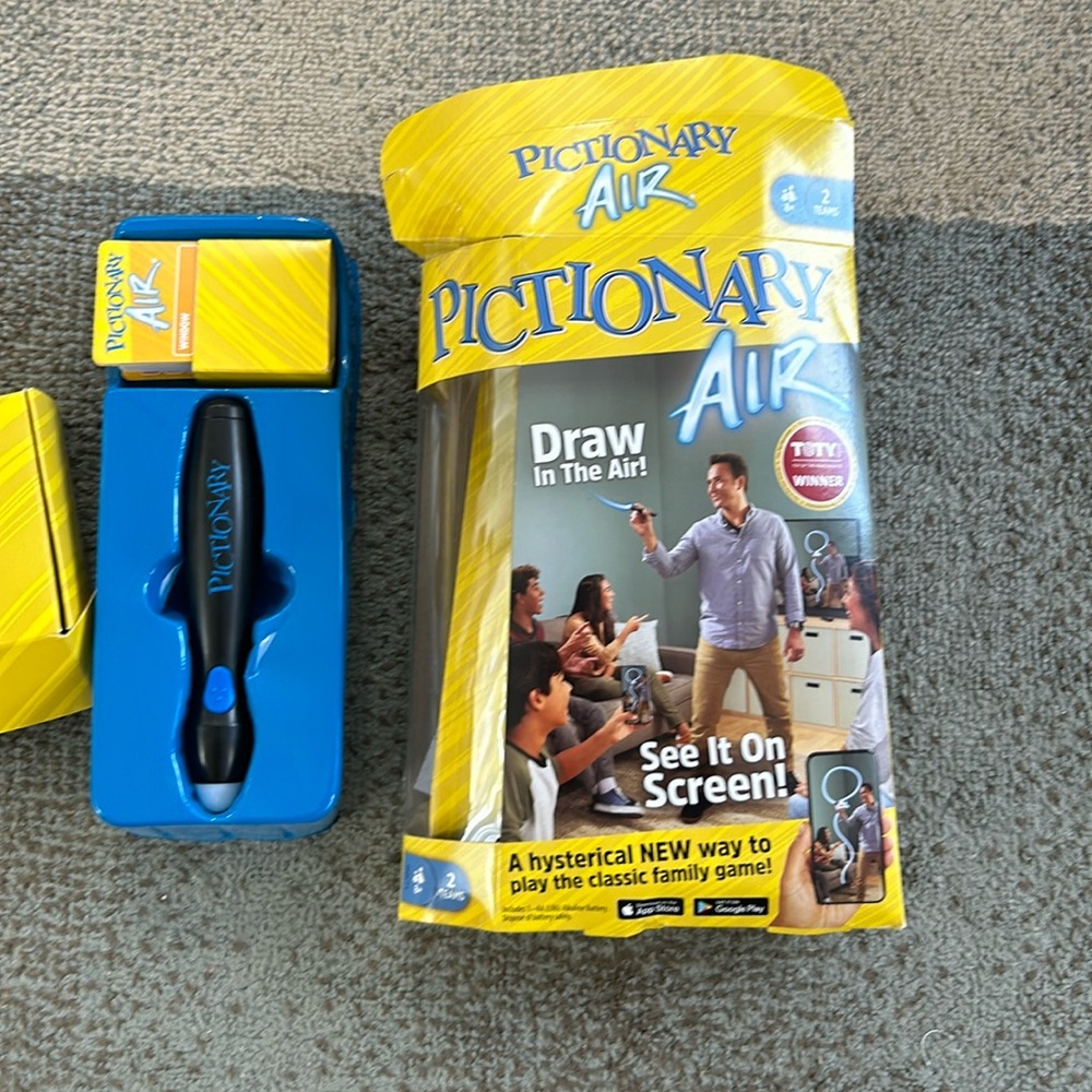 Mattel Games Pictionary Air Family Game